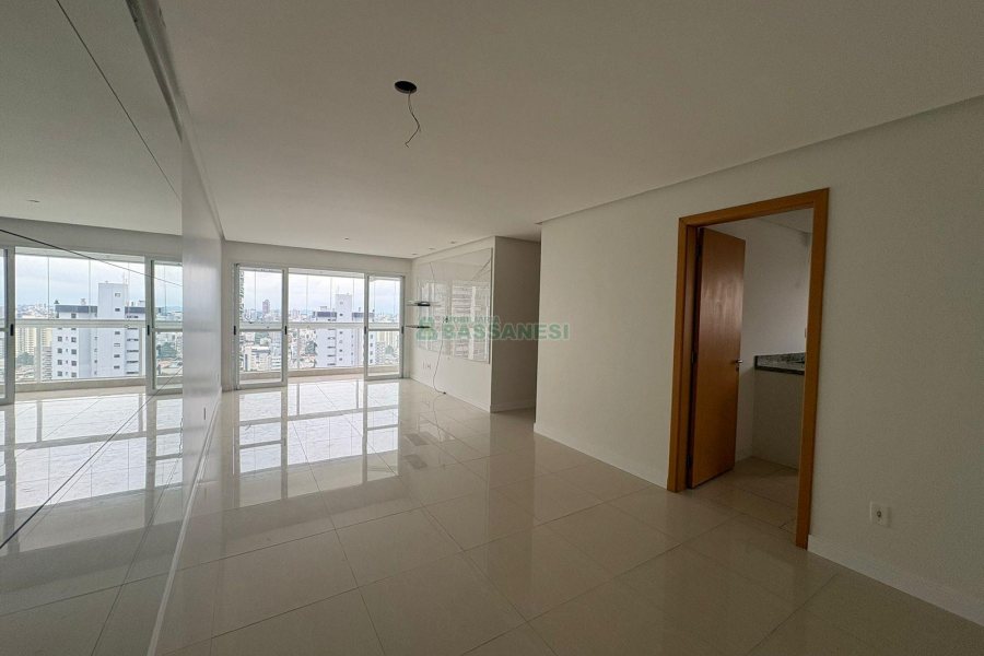 Apartamento com 165m², 3 dormitórios, 2 vagas, no bairro Universitário em Caxias do Sul para Alugar