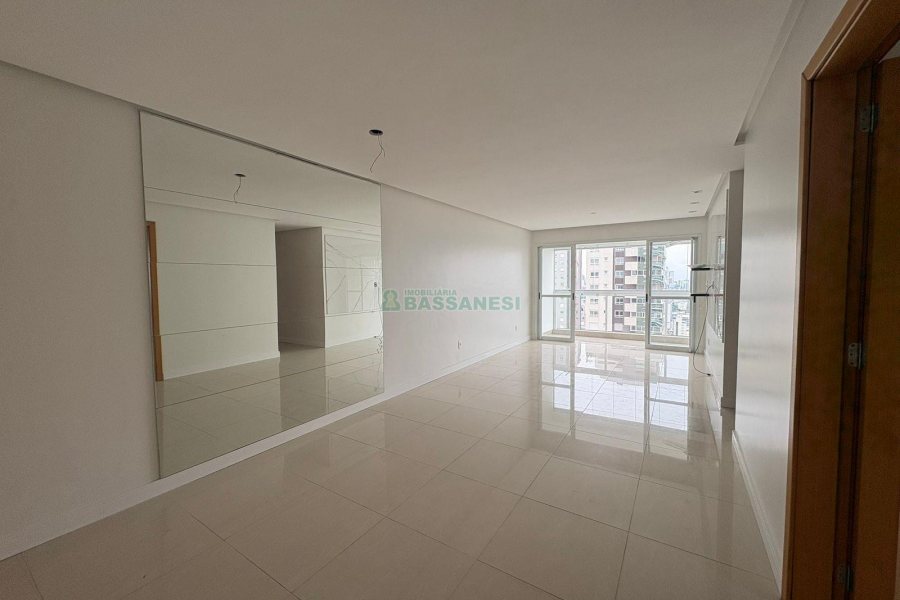 Apartamento com 165m², 3 dormitórios, 2 vagas, no bairro Universitário em Caxias do Sul para Alugar