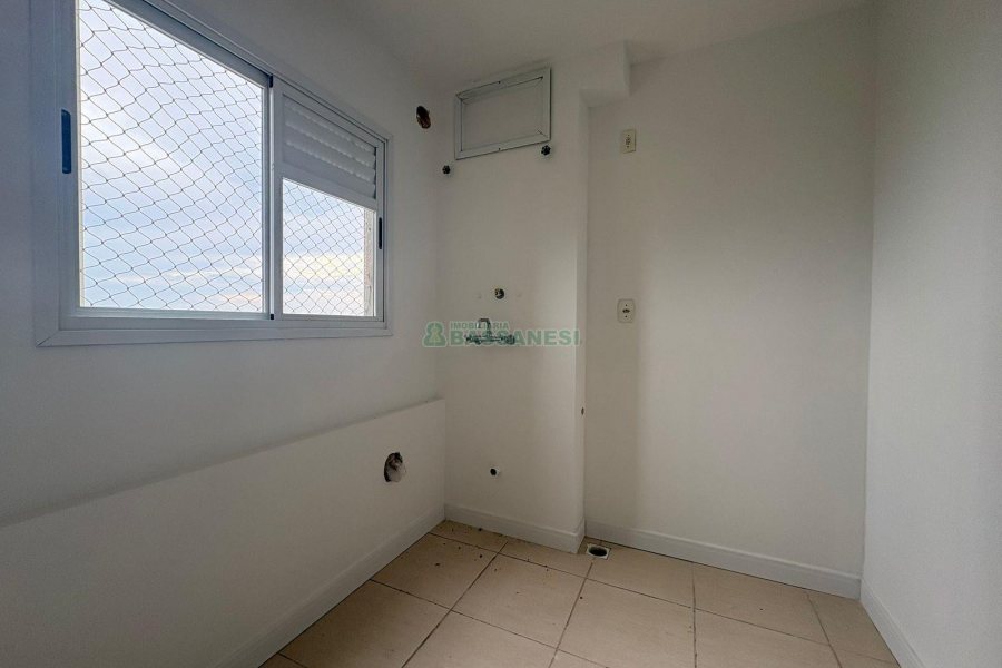 Apartamento com 165m², 3 dormitórios, 2 vagas, no bairro Universitário em Caxias do Sul para Alugar