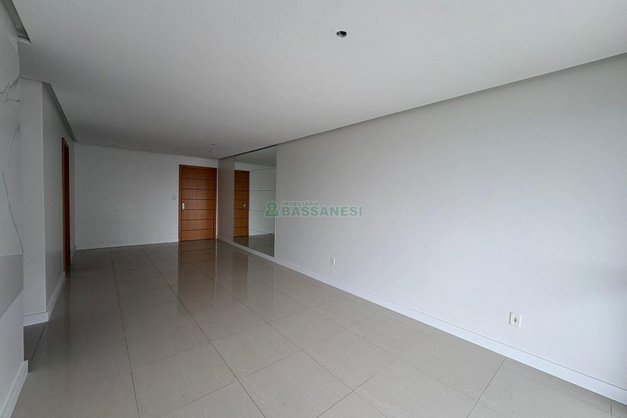 Apartamento com 165m², 3 dormitórios, 2 vagas, no bairro Universitário em Caxias do Sul para Alugar