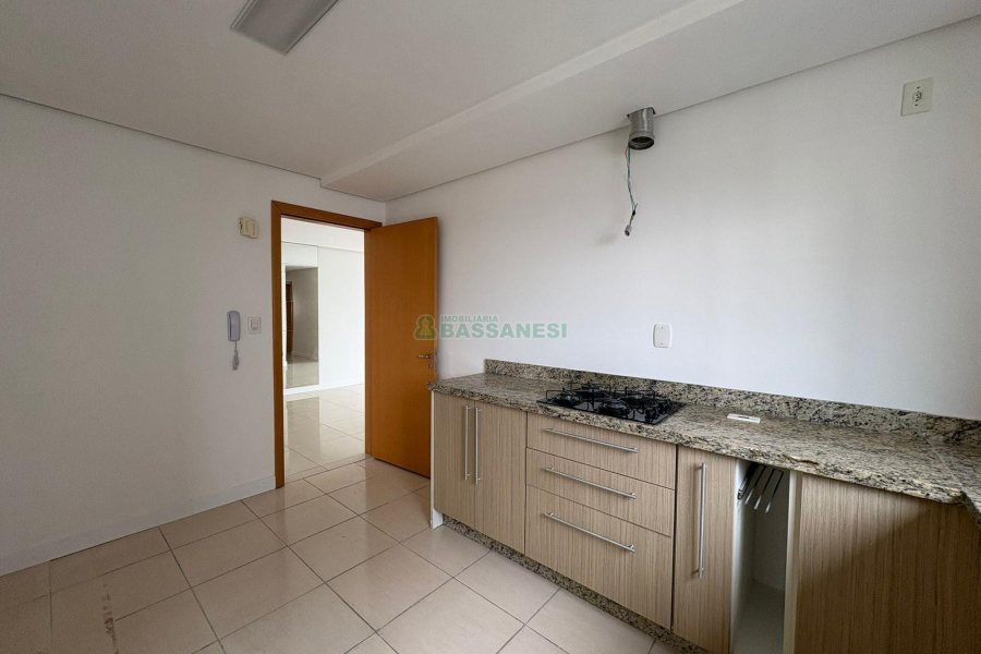 Apartamento com 165m², 3 dormitórios, 2 vagas, no bairro Universitário em Caxias do Sul para Alugar
