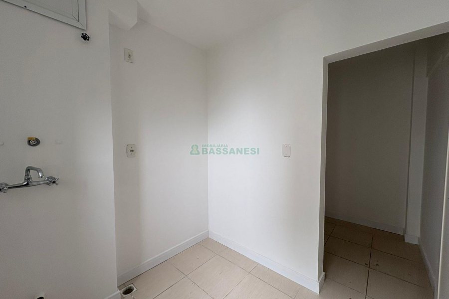 Apartamento com 165m², 3 dormitórios, 2 vagas, no bairro Universitário em Caxias do Sul para Alugar