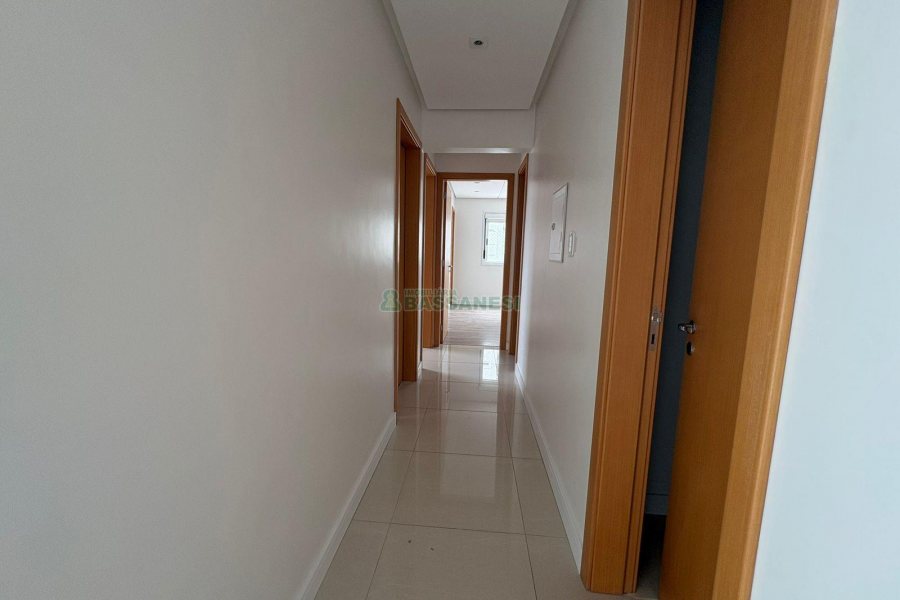 Apartamento com 165m², 3 dormitórios, 2 vagas, no bairro Universitário em Caxias do Sul para Alugar