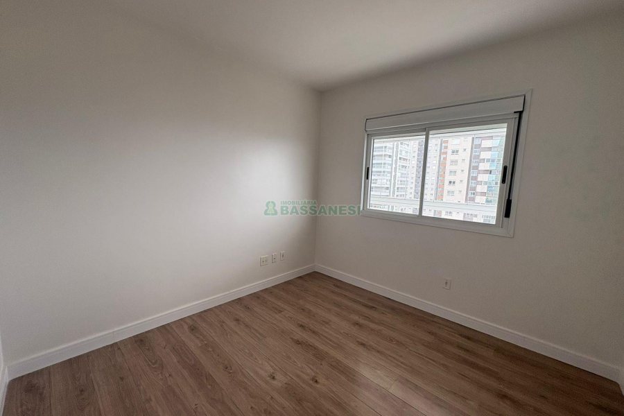 Apartamento com 165m², 3 dormitórios, 2 vagas, no bairro Universitário em Caxias do Sul para Alugar