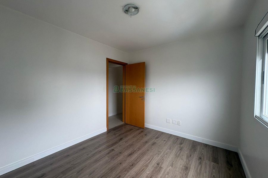Apartamento com 165m², 3 dormitórios, 2 vagas, no bairro Universitário em Caxias do Sul para Alugar