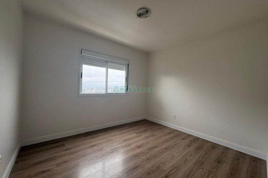Apartamento com 165m², 3 dormitórios, 2 vagas, no bairro Universitário em Caxias do Sul para Alugar