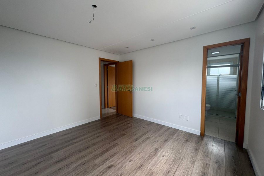 Apartamento com 165m², 3 dormitórios, 2 vagas, no bairro Universitário em Caxias do Sul para Alugar