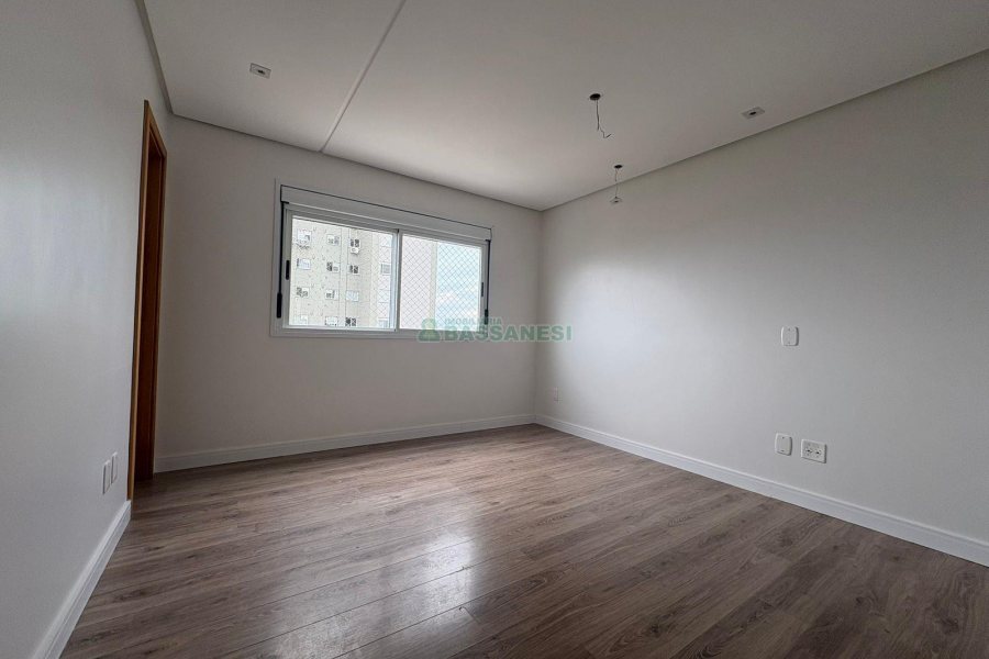 Apartamento com 165m², 3 dormitórios, 2 vagas, no bairro Universitário em Caxias do Sul para Alugar