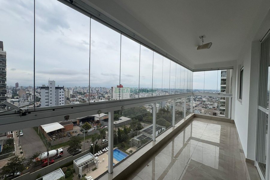 Apartamento com 165m², 3 dormitórios, 2 vagas, no bairro Universitário em Caxias do Sul para Alugar