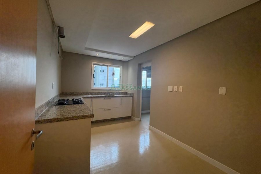 Apartamento com 165m², 3 dormitórios, 2 vagas, no bairro Universitário em Caxias do Sul para Alugar
