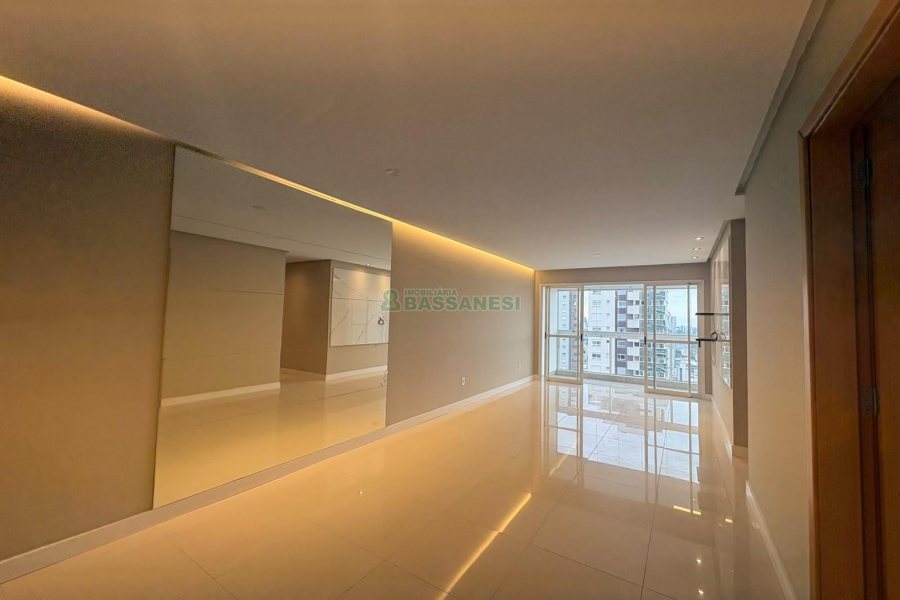 Apartamento com 165m², 3 dormitórios, 2 vagas, no bairro Universitário em Caxias do Sul para Alugar
