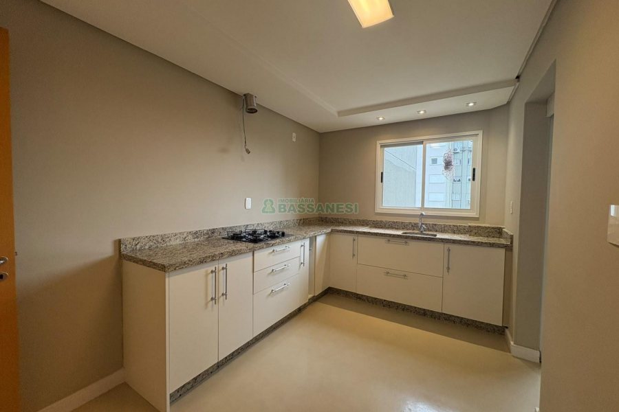 Apartamento com 165m², 3 dormitórios, 2 vagas, no bairro Universitário em Caxias do Sul para Alugar