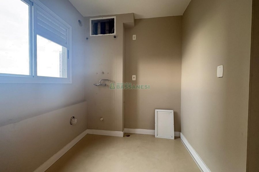 Apartamento com 165m², 3 dormitórios, 2 vagas, no bairro Universitário em Caxias do Sul para Alugar