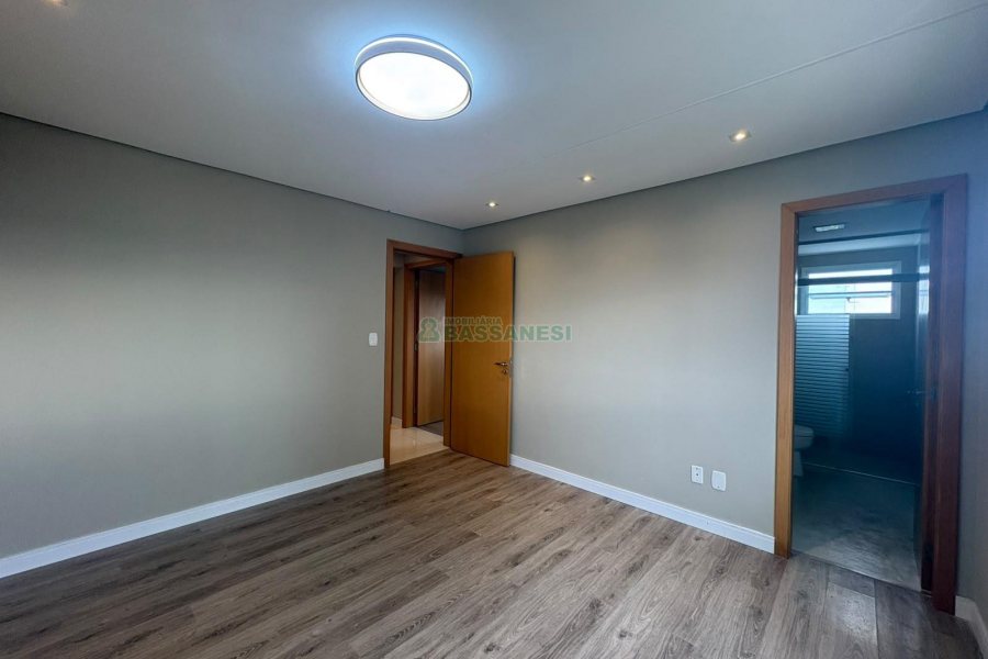 Apartamento com 165m², 3 dormitórios, 2 vagas, no bairro Universitário em Caxias do Sul para Alugar
