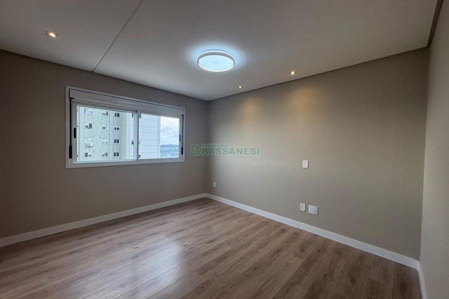 Apartamento com 165m², 3 dormitórios, 2 vagas, no bairro Universitário em Caxias do Sul para Alugar
