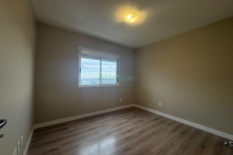Apartamento com 165m², 3 dormitórios, 2 vagas, no bairro Universitário em Caxias do Sul para Alugar