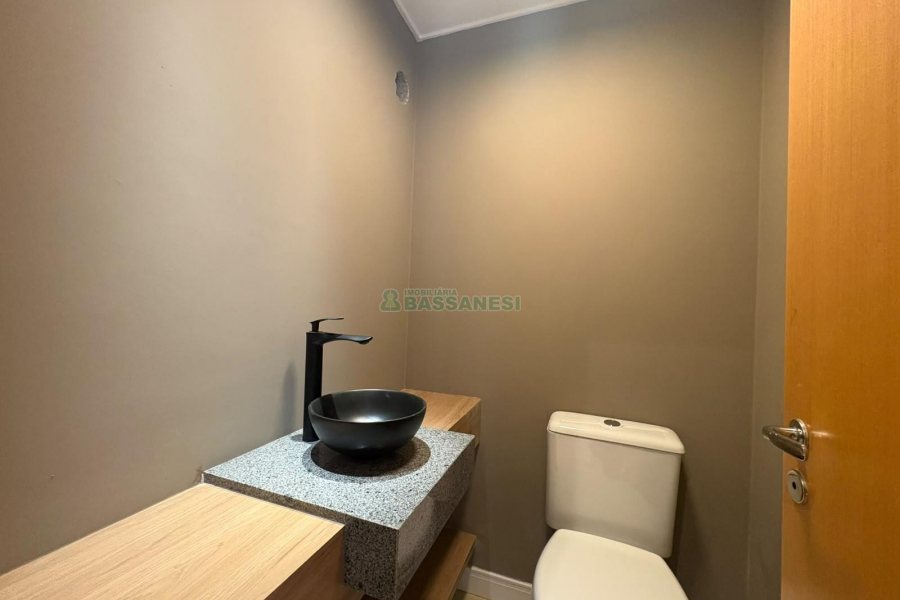 Apartamento com 165m², 3 dormitórios, 2 vagas, no bairro Universitário em Caxias do Sul para Alugar