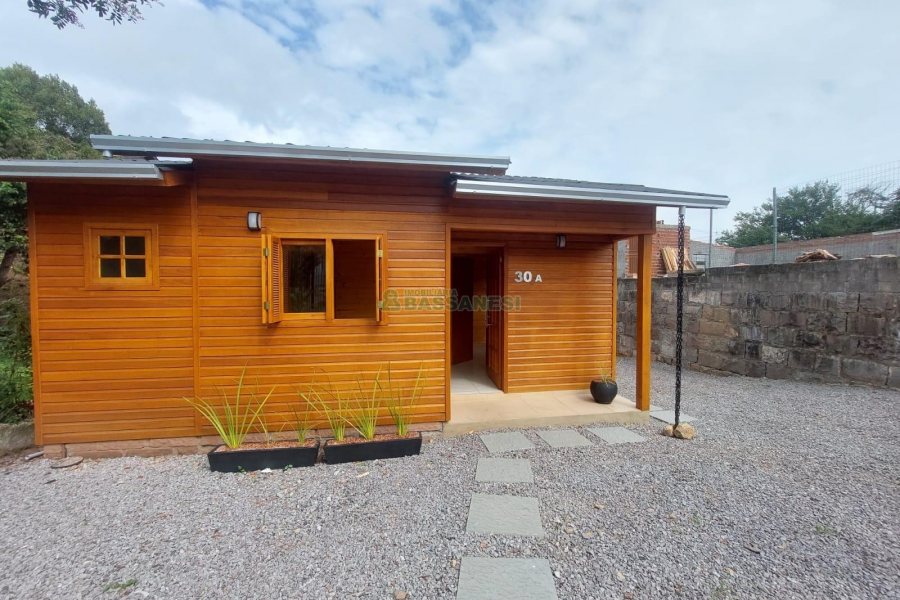 Casa com 60m², 2 dormitórios, 1 vaga, no bairro Esplanada em Caxias do Sul para Alugar