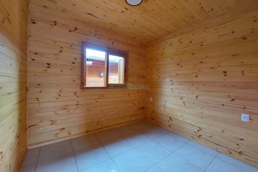 Casa com 60m², 2 dormitórios, 1 vaga, no bairro Esplanada em Caxias do Sul para Alugar