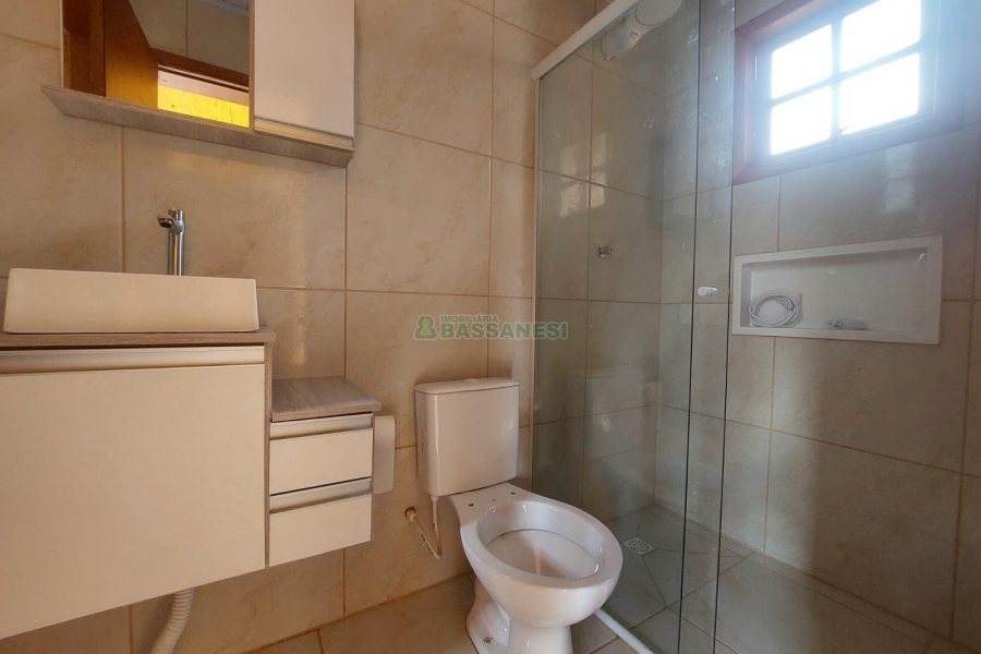 Casa com 60m², 2 dormitórios, 1 vaga, no bairro Esplanada em Caxias do Sul para Alugar