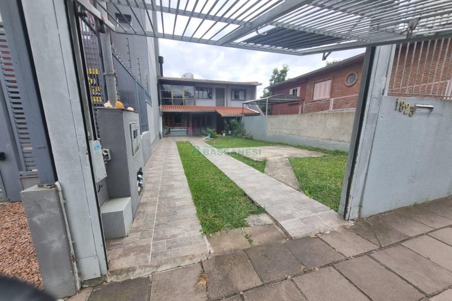 Casa com 200m², 4 dormitórios, 3 vagas, no bairro Colina Sorriso em Caxias do Sul para Alugar