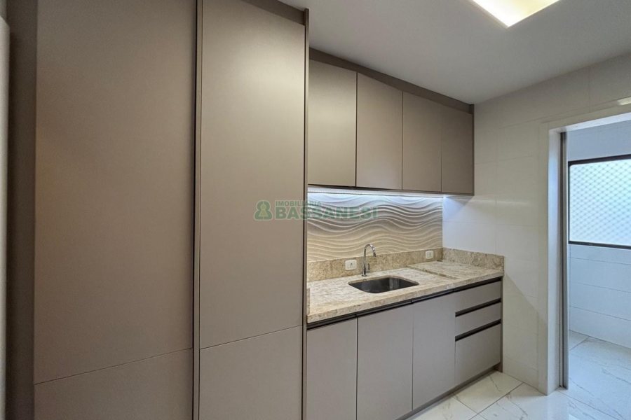 Apartamento com 68m², 2 dormitórios, 1 vaga, no bairro Lourdes em Caxias do Sul para Alugar