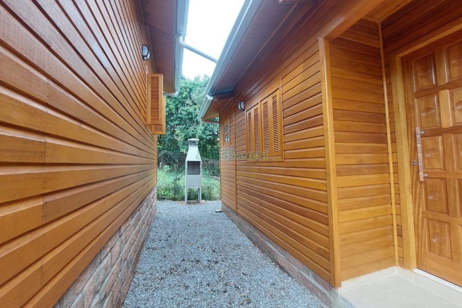 Casa com 60m², 2 dormitórios, 1 vaga, no bairro Esplanada em Caxias do Sul para Alugar