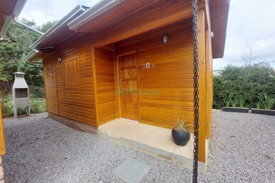 Casa com 60m², 2 dormitórios, 1 vaga, no bairro Esplanada em Caxias do Sul para Alugar