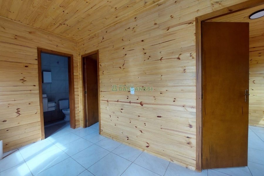 Casa com 60m², 2 dormitórios, 1 vaga, no bairro Esplanada em Caxias do Sul para Alugar