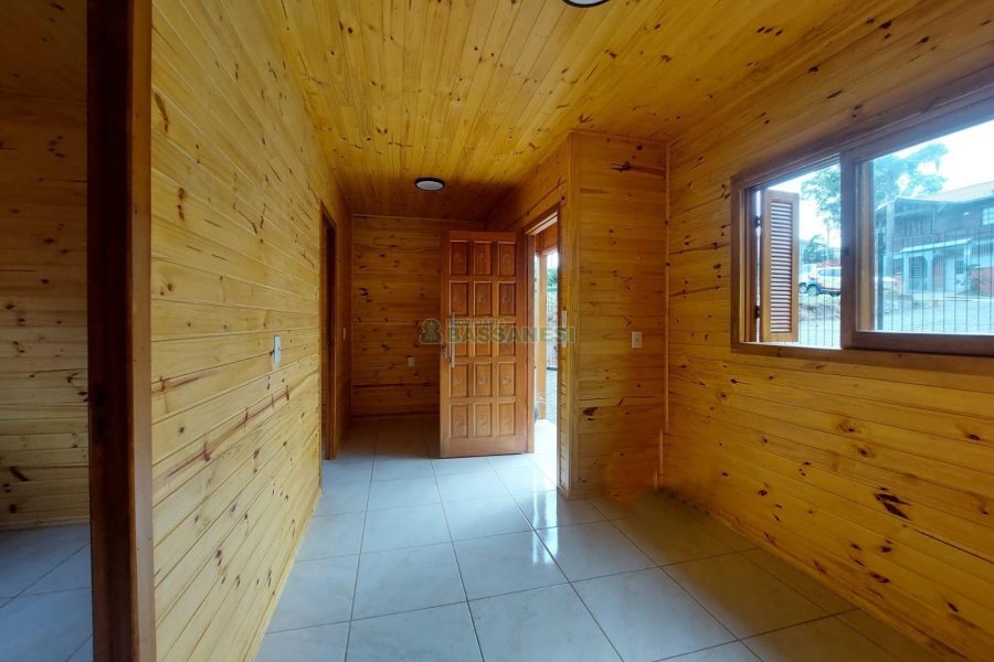 Casa com 60m², 2 dormitórios, 1 vaga, no bairro Esplanada em Caxias do Sul para Alugar