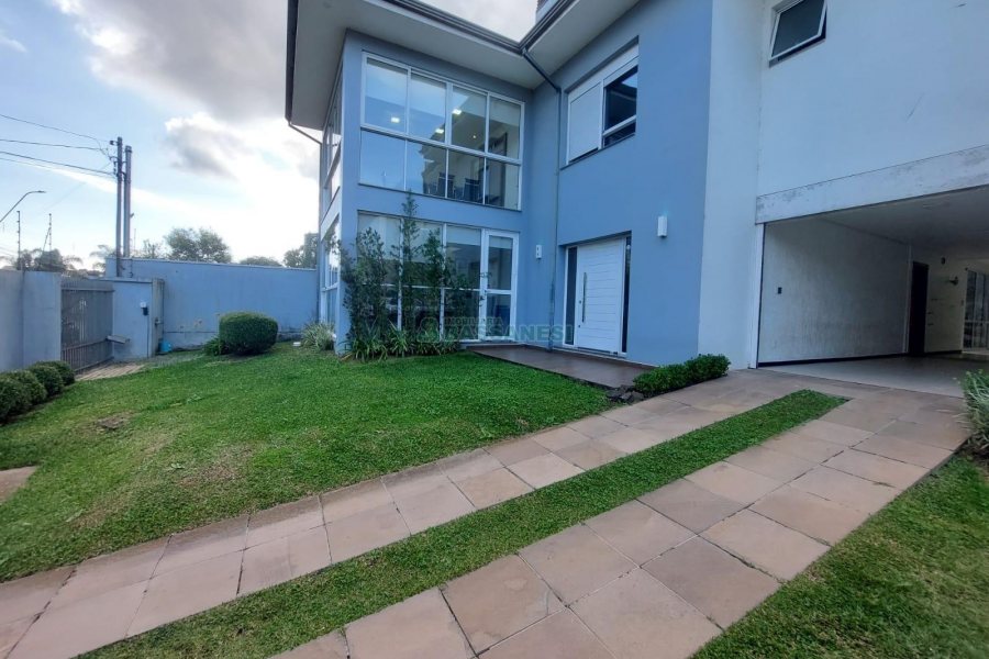 Casa com 420m², 4 dormitórios, 4 vagas, no bairro Interlagos em Caxias do Sul para Alugar