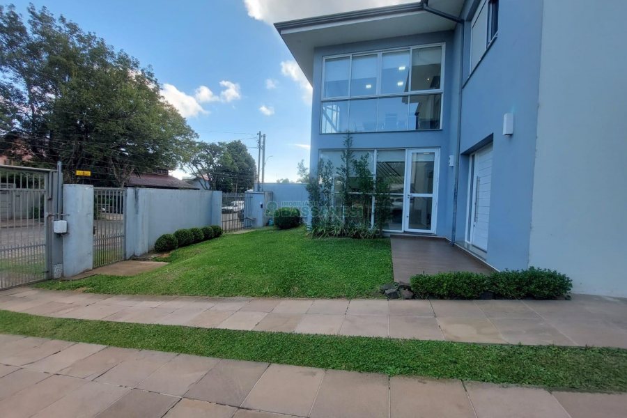 Casa com 420m², 4 dormitórios, 4 vagas, no bairro Interlagos em Caxias do Sul para Alugar