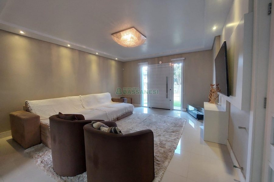 Casa com 420m², 4 dormitórios, 4 vagas, no bairro Interlagos em Caxias do Sul para Alugar
