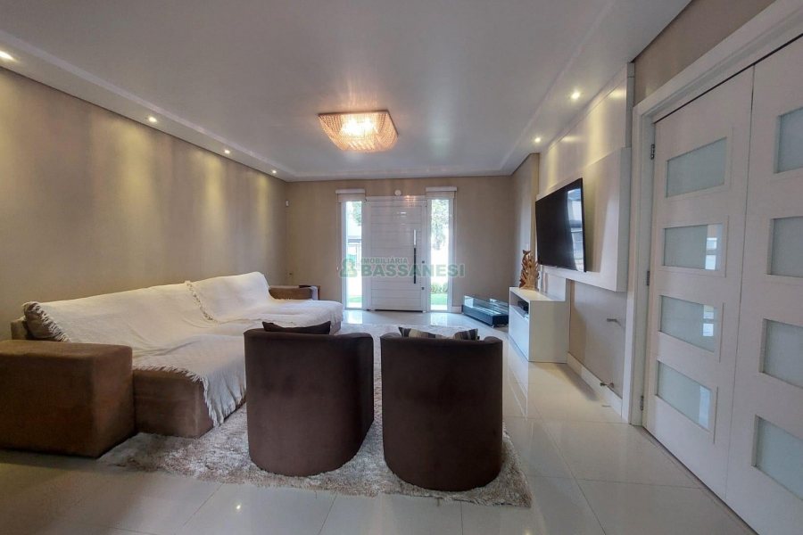 Casa com 420m², 4 dormitórios, 4 vagas, no bairro Interlagos em Caxias do Sul para Alugar