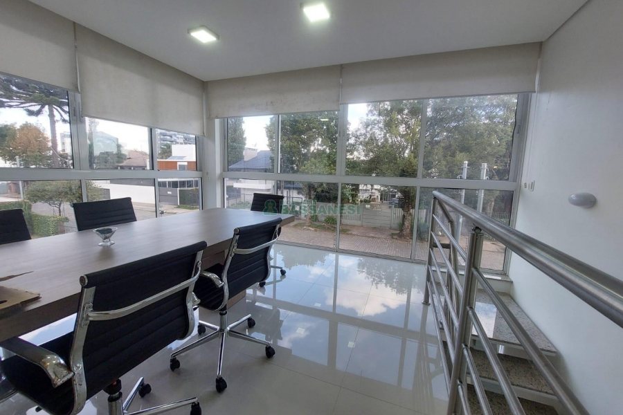 Casa com 420m², 4 dormitórios, 4 vagas, no bairro Interlagos em Caxias do Sul para Alugar