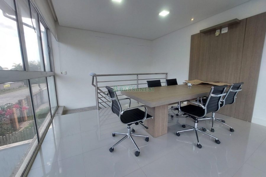 Casa com 420m², 4 dormitórios, 4 vagas, no bairro Interlagos em Caxias do Sul para Alugar