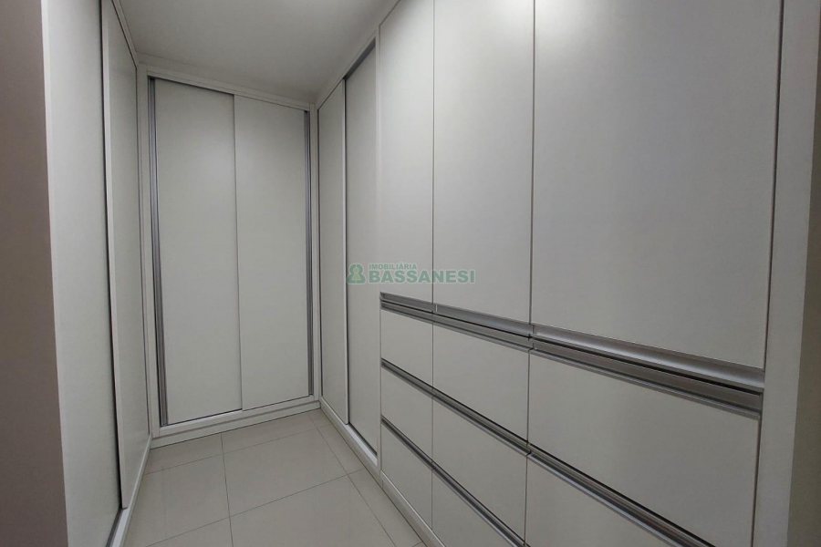 Casa com 420m², 4 dormitórios, 4 vagas, no bairro Interlagos em Caxias do Sul para Alugar