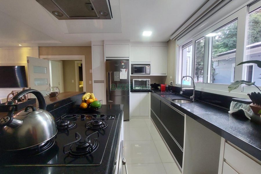 Casa com 420m², 4 dormitórios, 4 vagas, no bairro Interlagos em Caxias do Sul para Alugar