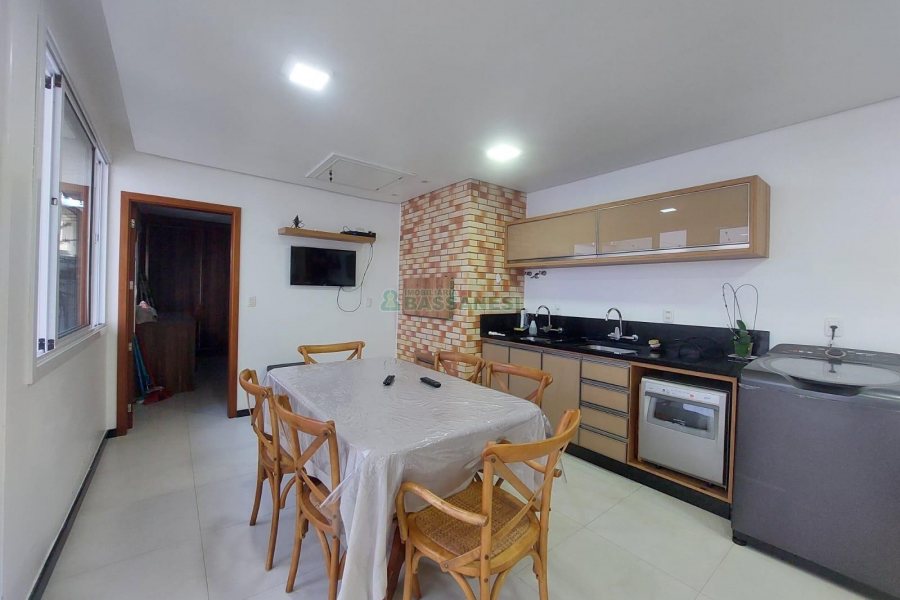 Casa com 420m², 4 dormitórios, 4 vagas, no bairro Interlagos em Caxias do Sul para Alugar