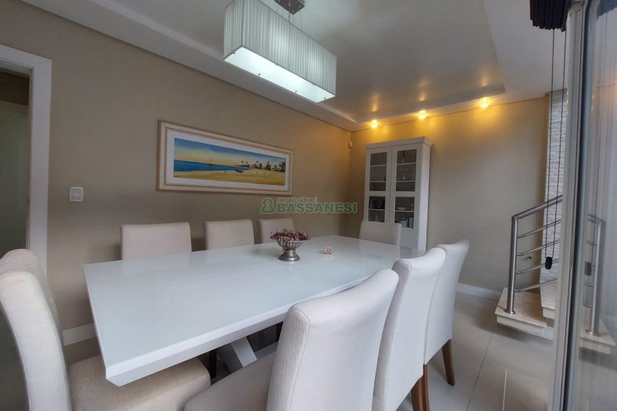 Casa com 420m², 4 dormitórios, 4 vagas, no bairro Interlagos em Caxias do Sul para Alugar