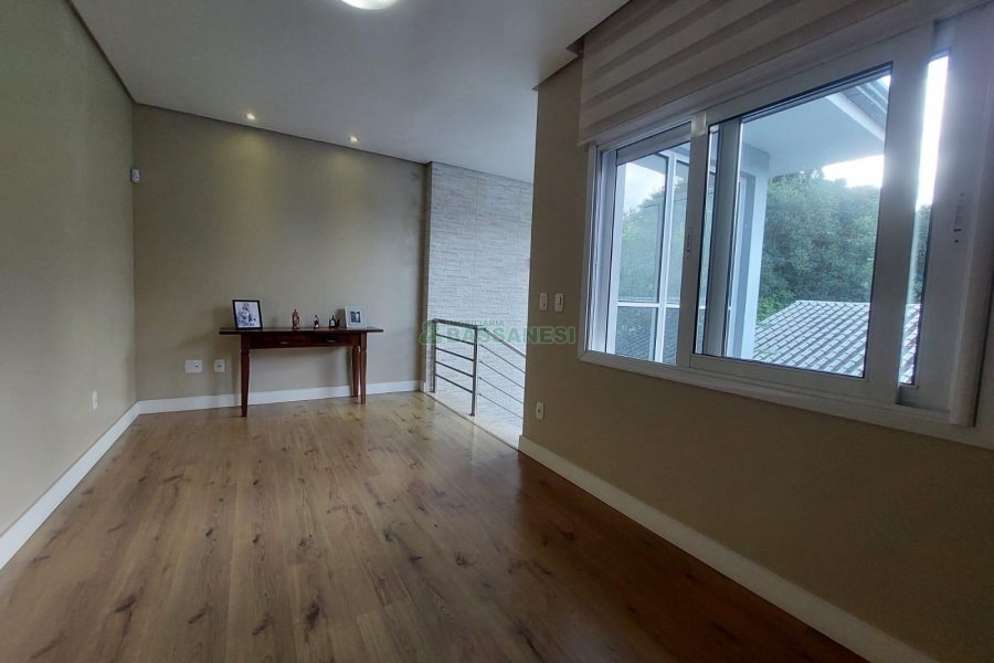 Casa com 420m², 4 dormitórios, 4 vagas, no bairro Interlagos em Caxias do Sul para Alugar
