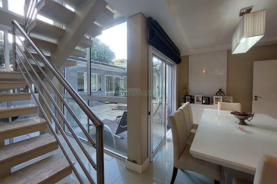 Casa com 420m², 4 dormitórios, 4 vagas, no bairro Interlagos em Caxias do Sul para Alugar