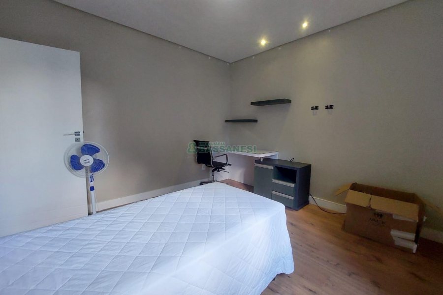 Casa com 420m², 4 dormitórios, 4 vagas, no bairro Interlagos em Caxias do Sul para Alugar