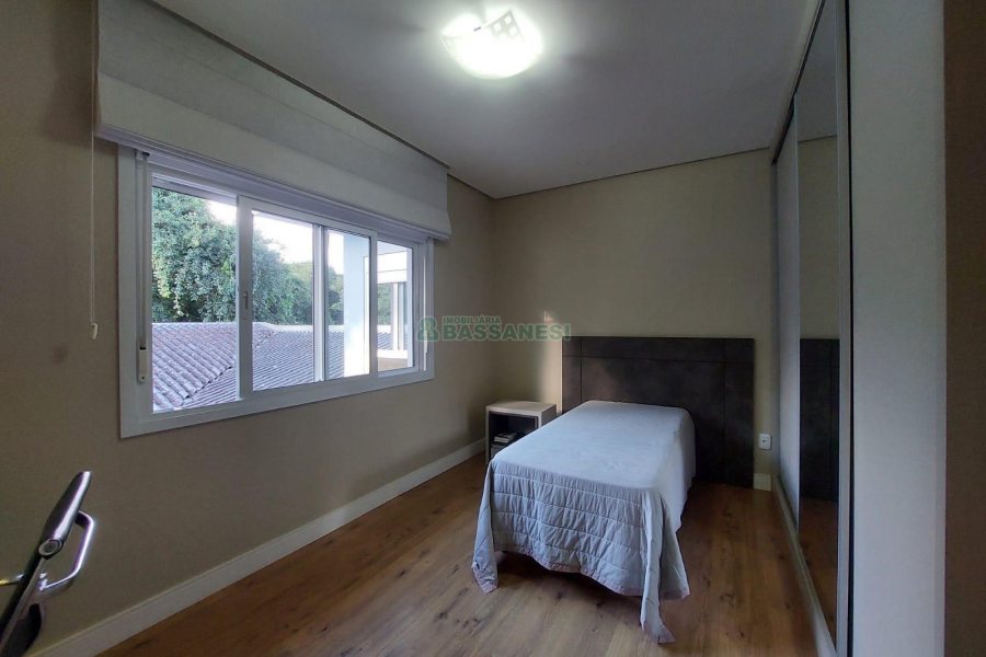 Casa com 420m², 4 dormitórios, 4 vagas, no bairro Interlagos em Caxias do Sul para Alugar