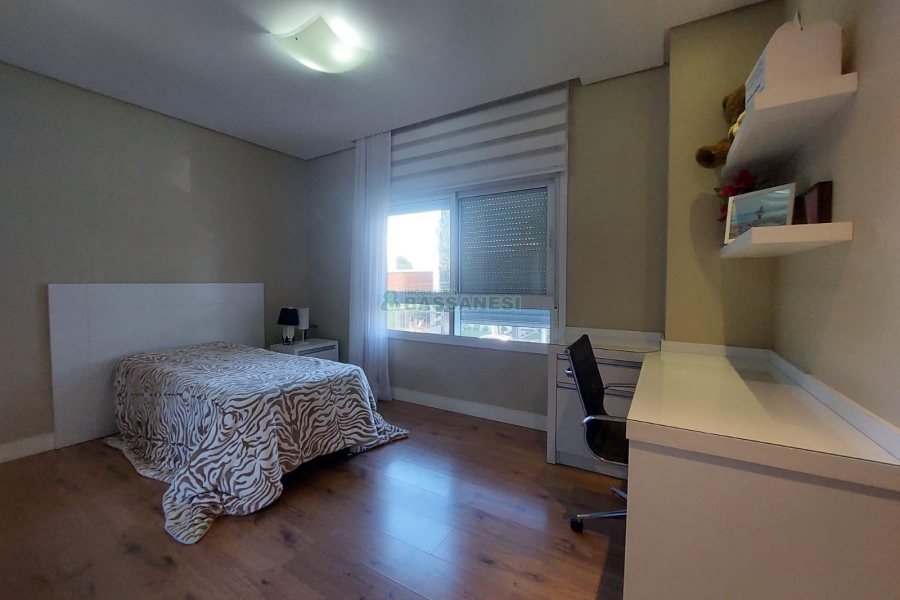 Casa com 420m², 4 dormitórios, 4 vagas, no bairro Interlagos em Caxias do Sul para Alugar