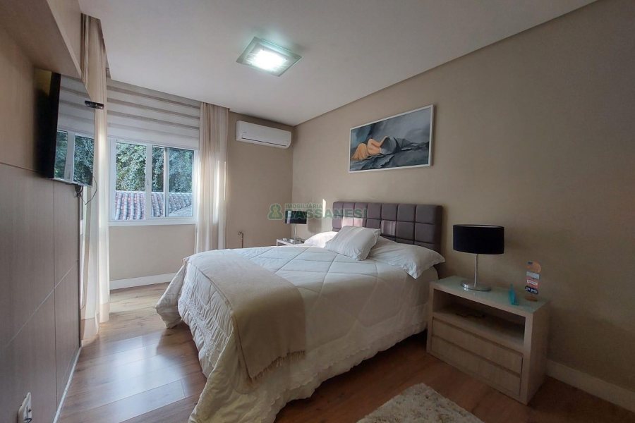 Casa com 420m², 4 dormitórios, 4 vagas, no bairro Interlagos em Caxias do Sul para Alugar