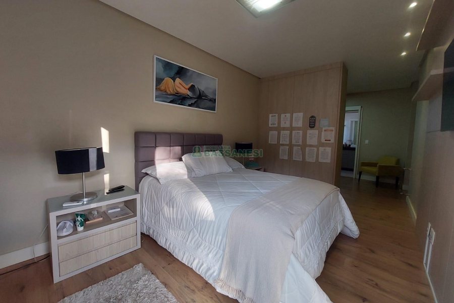 Casa com 420m², 4 dormitórios, 4 vagas, no bairro Interlagos em Caxias do Sul para Alugar