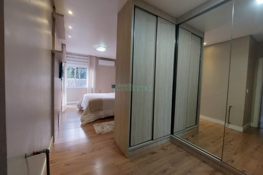 Casa com 420m², 4 dormitórios, 4 vagas, no bairro Interlagos em Caxias do Sul para Alugar