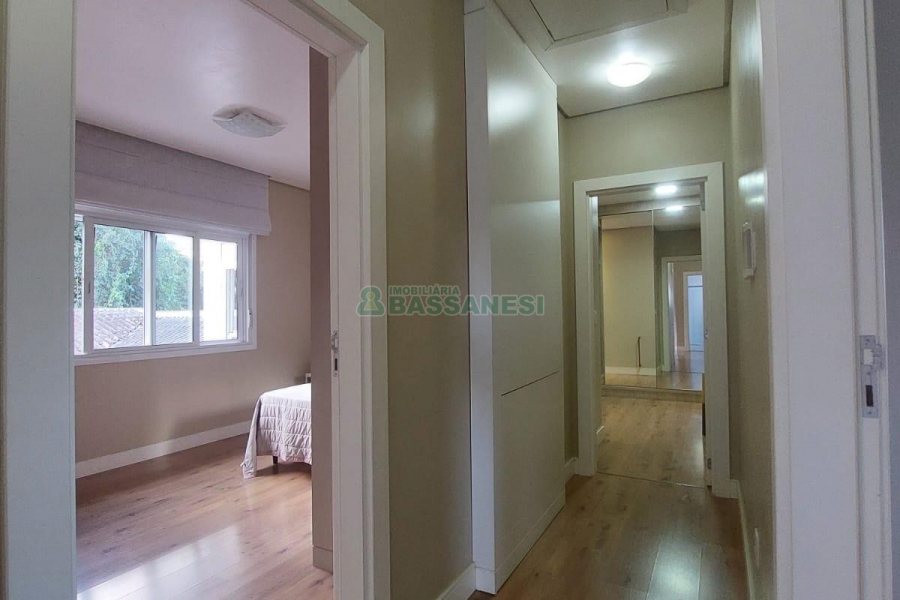 Casa com 420m², 4 dormitórios, 4 vagas, no bairro Interlagos em Caxias do Sul para Alugar