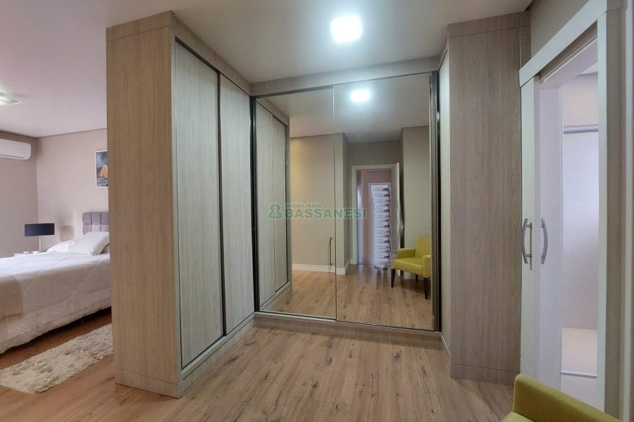 Casa com 420m², 4 dormitórios, 4 vagas, no bairro Interlagos em Caxias do Sul para Alugar